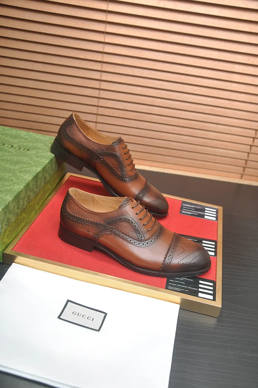 Men's shoes💰660💶 Brand: GUCCI (Gucci) Standard code: Men's code 39/44 (45/46 can be customized) Grade: Same as the official website Original quality Material: Original cowhide Water-dyed cowhide lining Original rubber outsole Style category: Men's fashionable casual leather shoes Distinguished big-name luxury elements top luxury Color: Actual picture